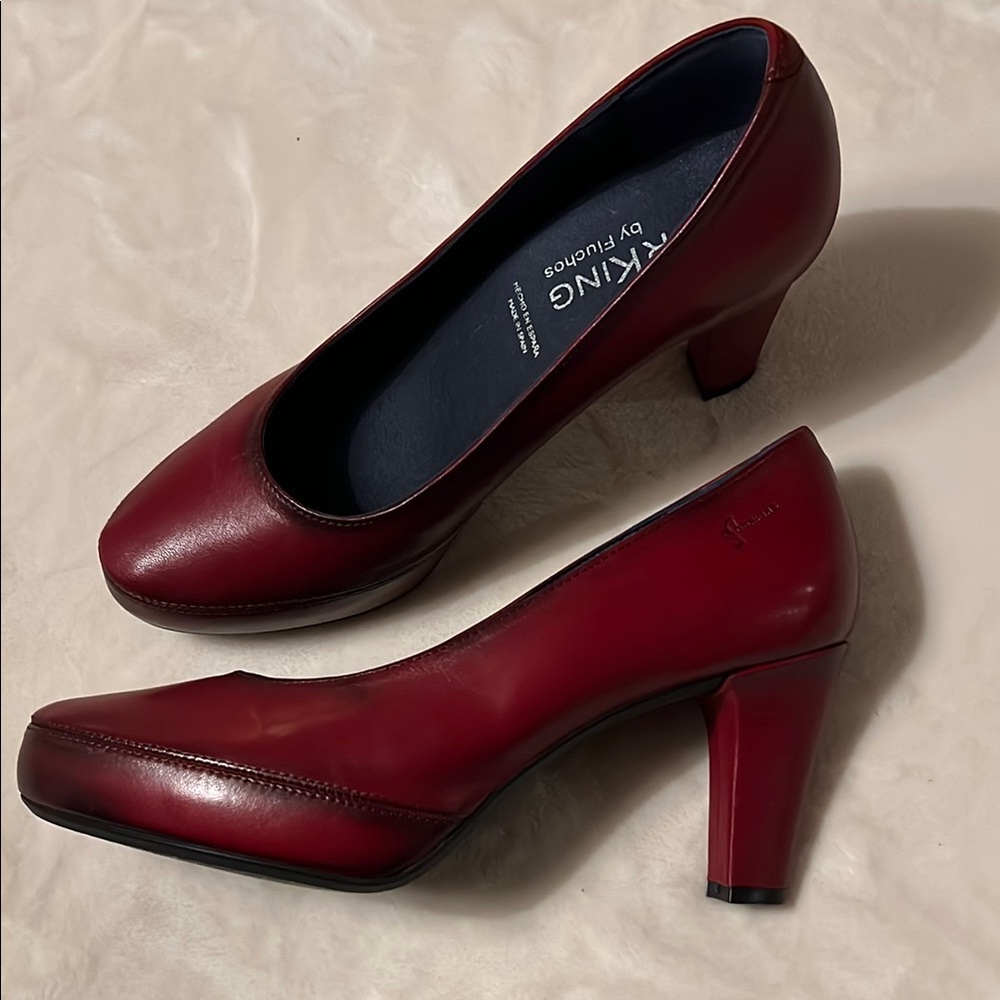 Dorking by Fluchos red pumps 39